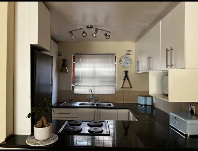 3 BEDROOM FLAT FOR SALE IN GLENWOOD